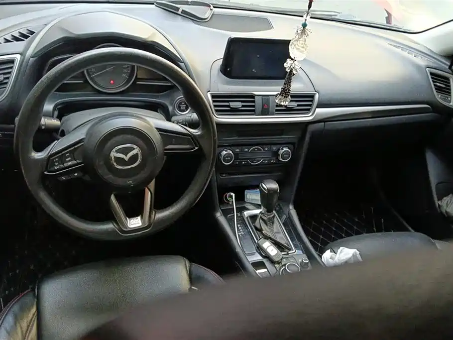 Mazda 3 Axela 2017 — фото 12