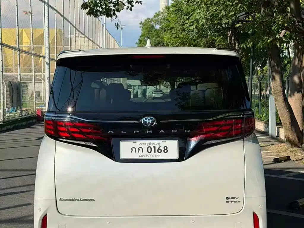 Toyota Alphard 2023 — фото 12