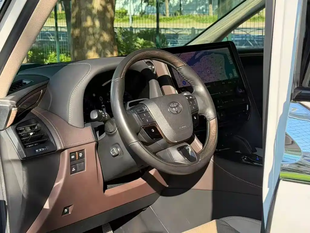 Toyota Alphard 2023 — фото 4