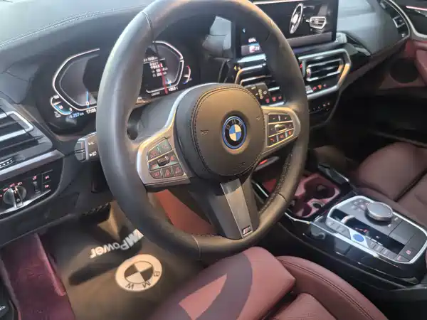BMW iX3 2025
