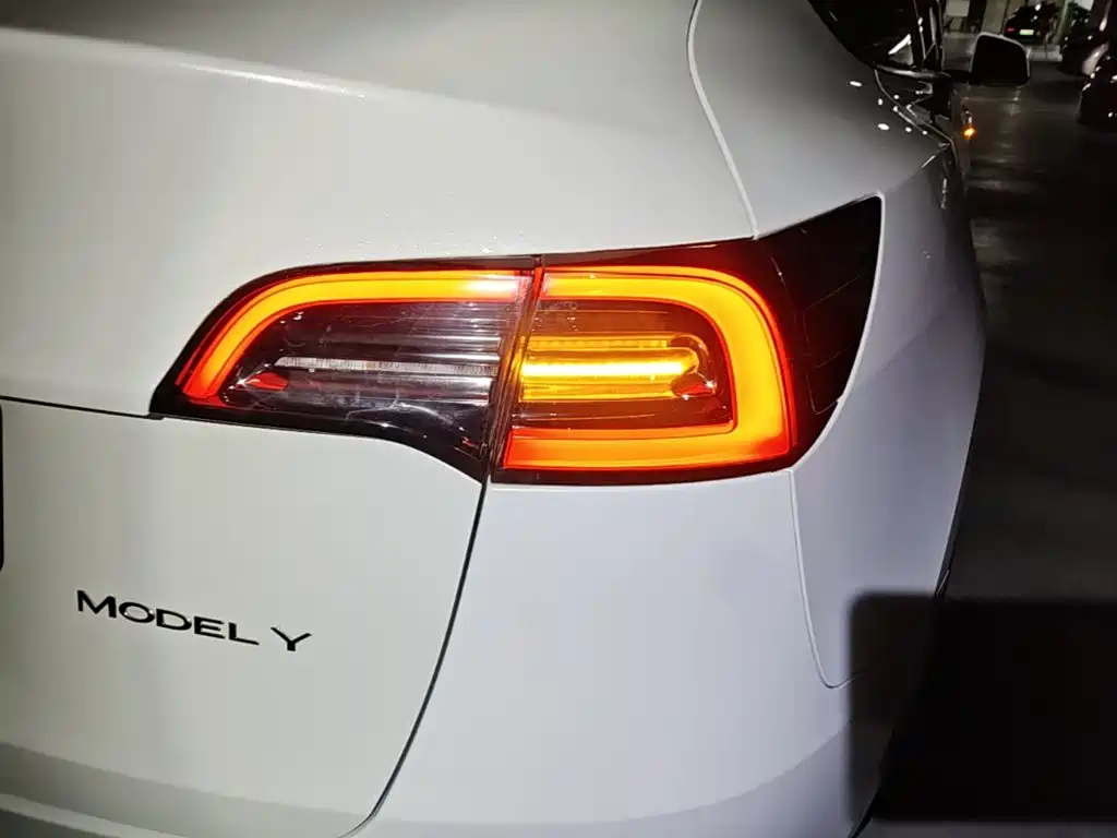 Tesla Model Y 2022 — фото 8