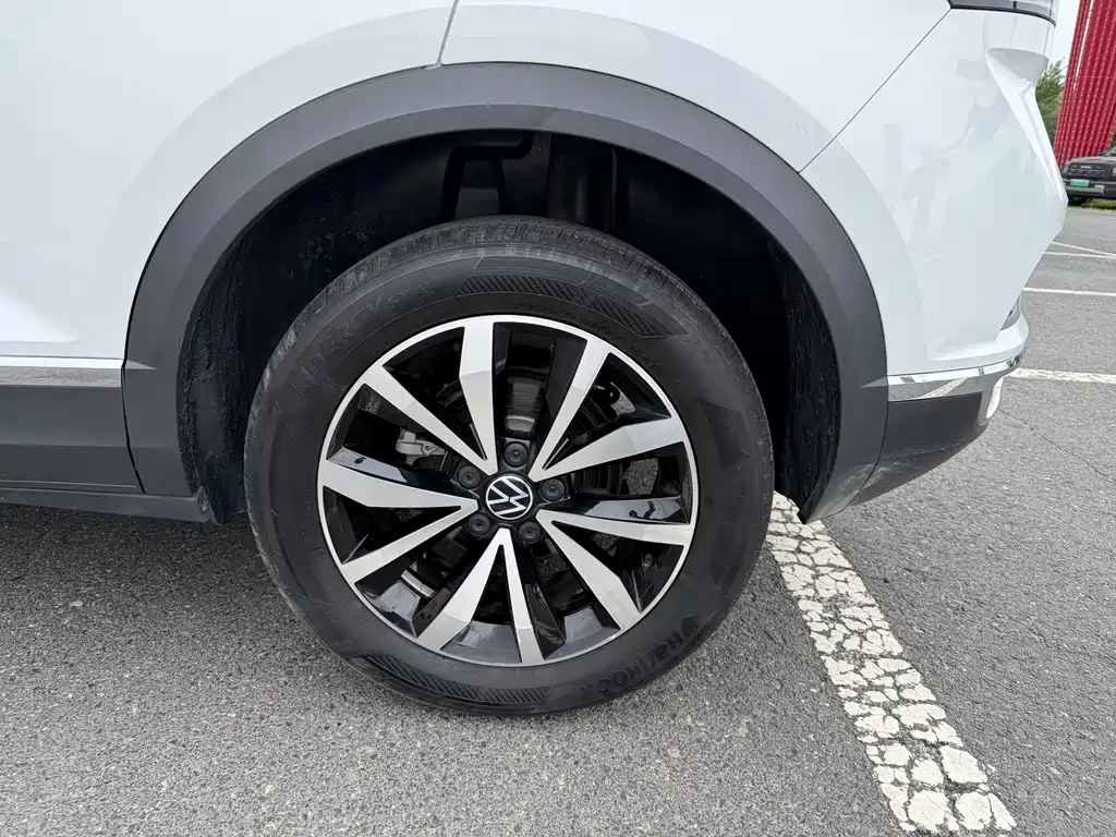 Volkswagen T-Roc 2023 — фото 10
