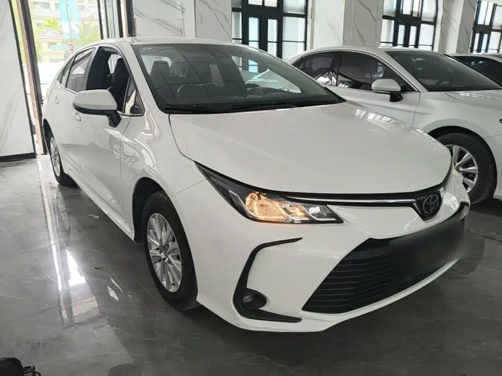 Toyota Corolla 2023 — фото 4