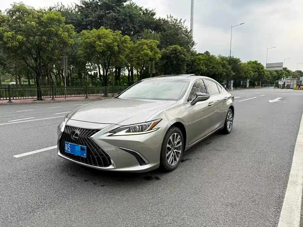 Lexus ES 2023 — фото 1