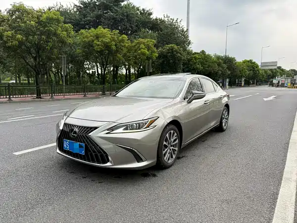 Lexus ES 2023