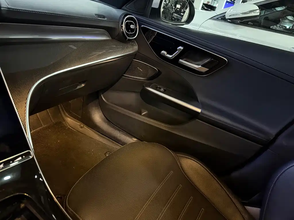 Mercedes-Benz C-Class 2023
