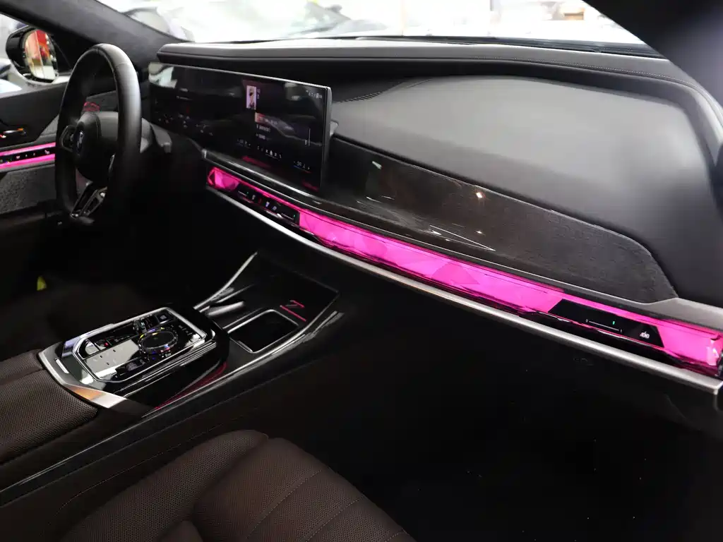 BMW i7 2025 — фото 13