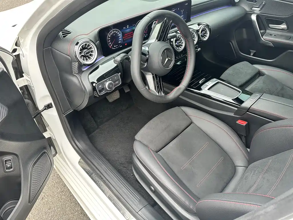 Mercedes-Benz A-Class 2025 — фото 10