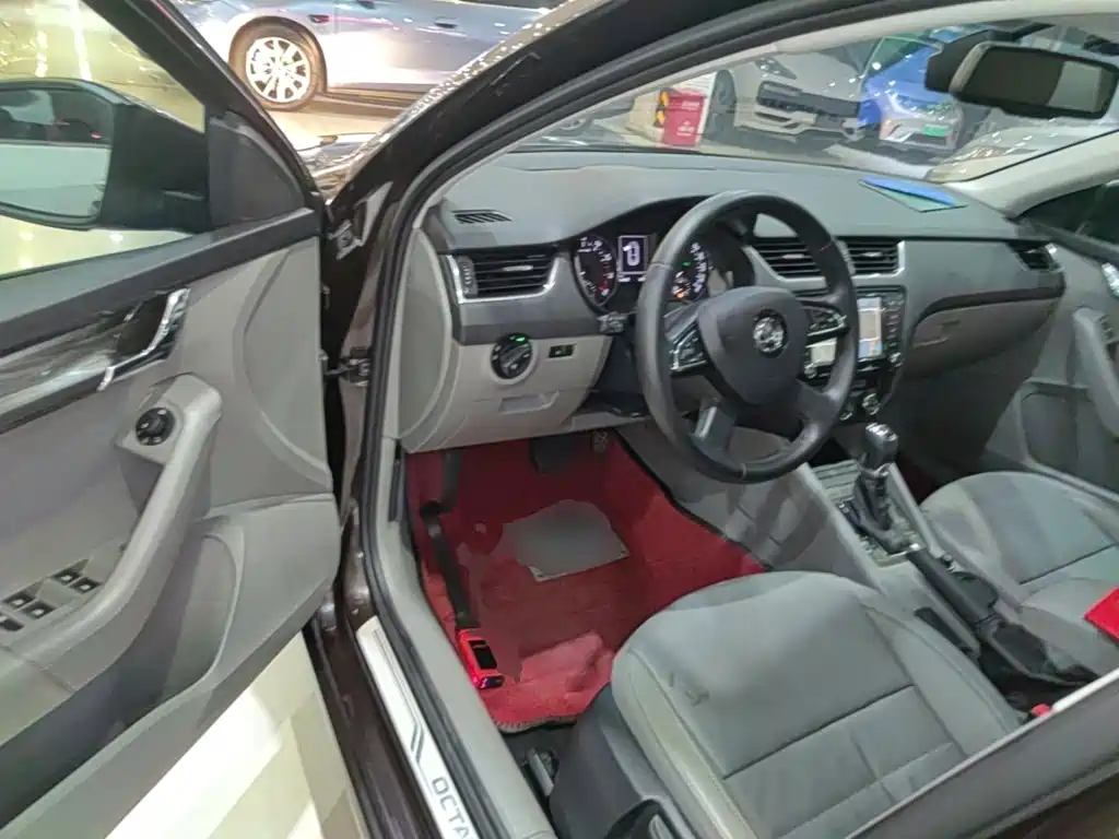 Skoda Octavia 2015 — фото 16