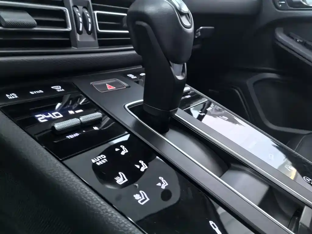 Porsche Macan 2025 — фото 16