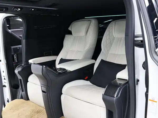 Lexus LM 2020