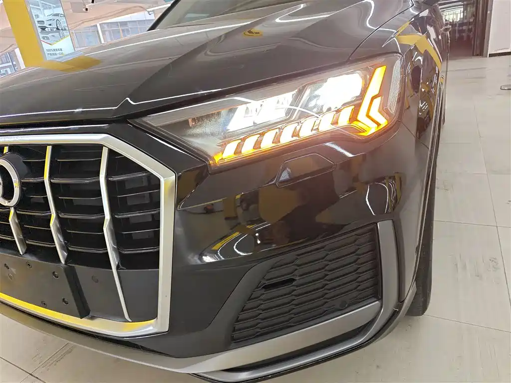 Audi Q7 2023 — фото 24