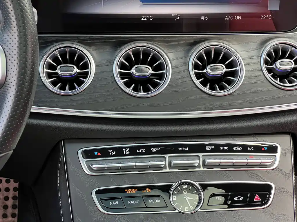 Mercedes-Benz E-Class 2020 — фото 19