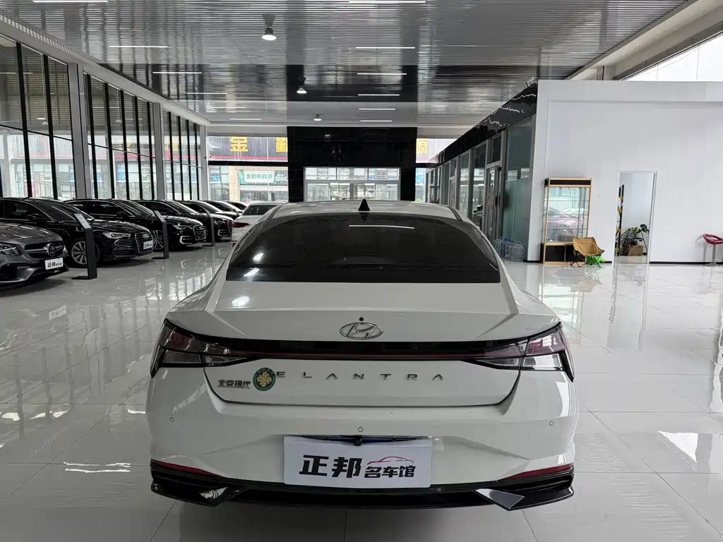 Hyundai Elantra 2022