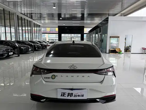 Hyundai Elantra 2022