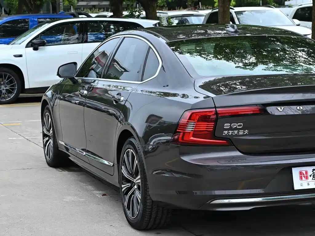 Volvo S90 Plug-In Hybrid 2021 — фото 9