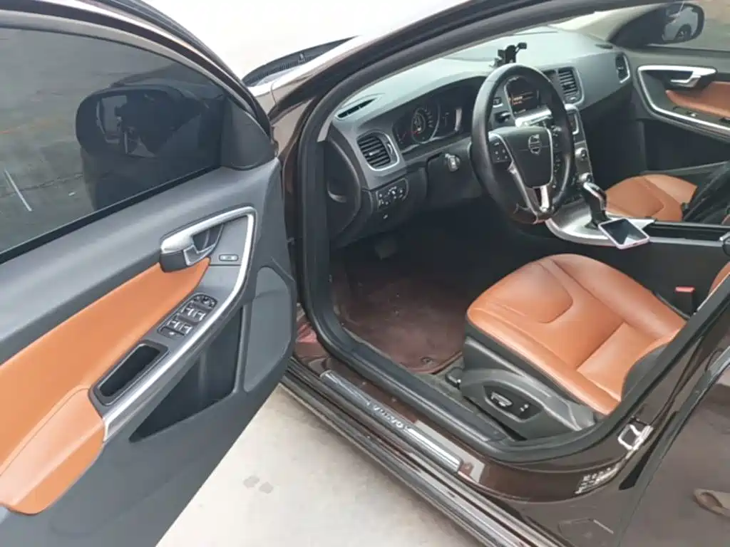 Volvo S60 2017 — фото 16