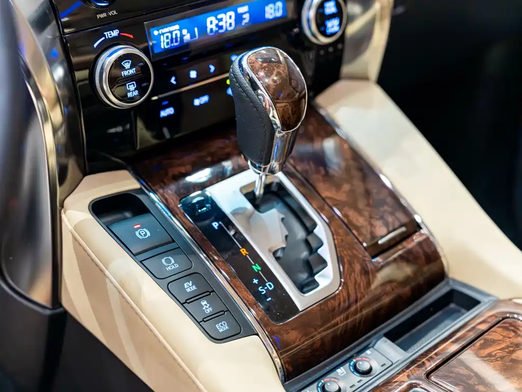 Toyota Alphard 2021 — фото 16