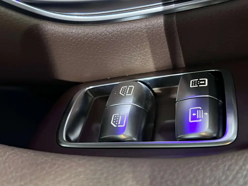 Mercedes-Benz E-Class 2023 — фото 11