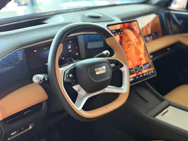 Geely Galaxy L7 2024
