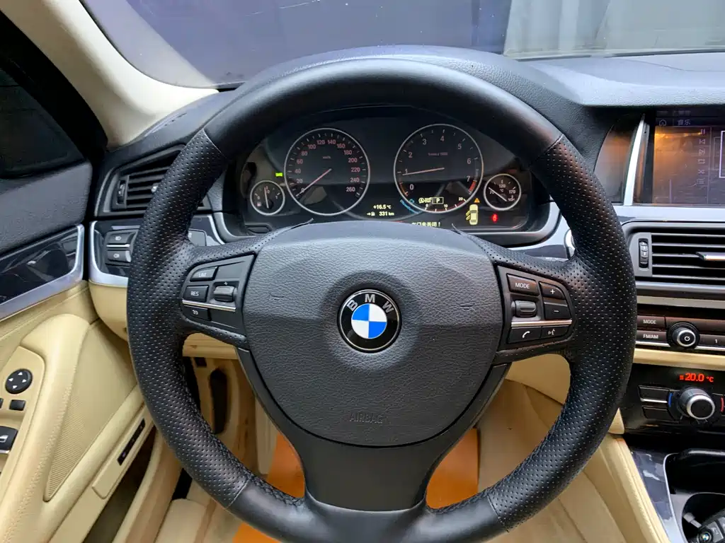 BMW 5 Series 2015 — фото 7