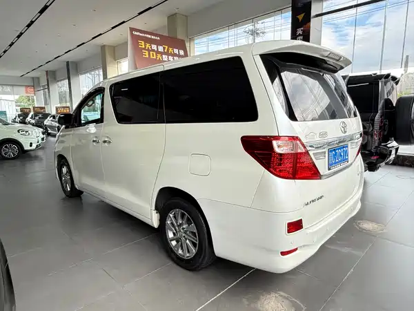 Toyota Alphard 2012