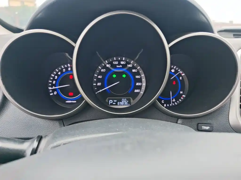 Changan Eado XT 2015 — фото 12