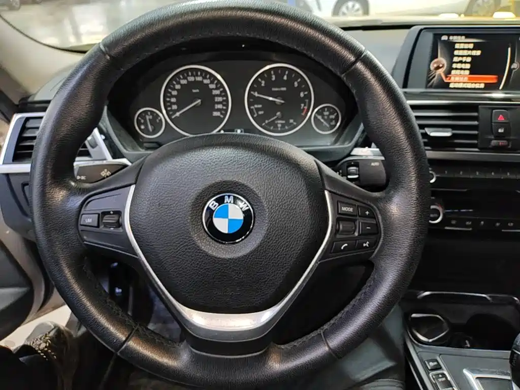 BMW 3 Series 2017 — фото 11