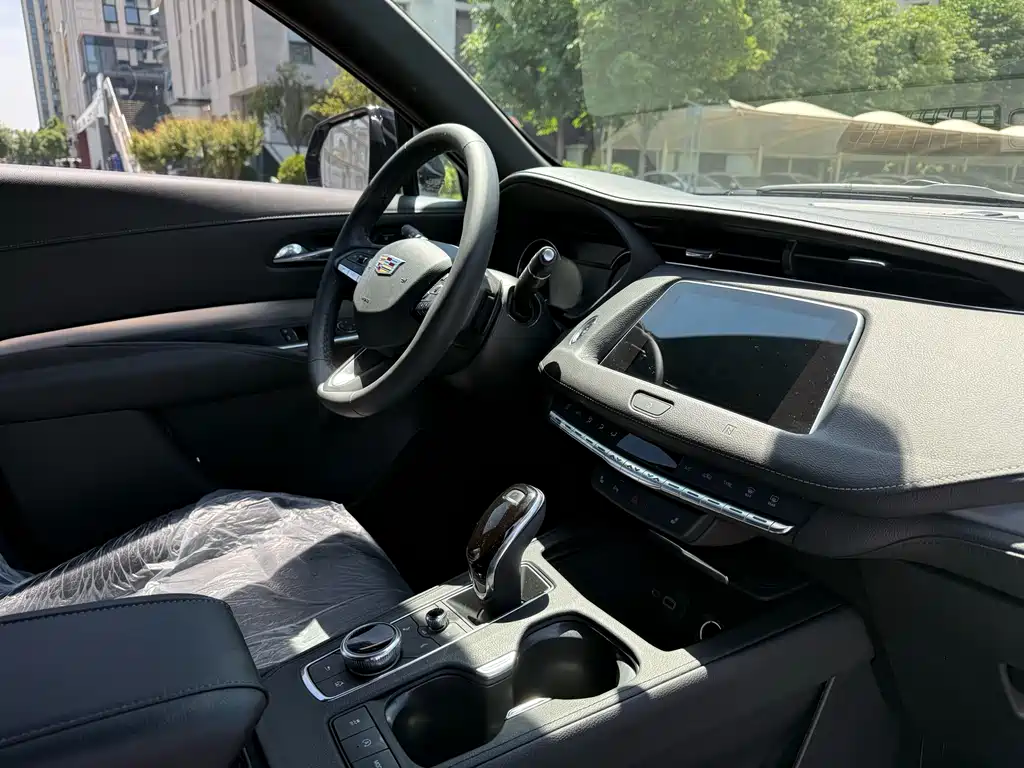 Cadillac XT4 2020 — фото 10