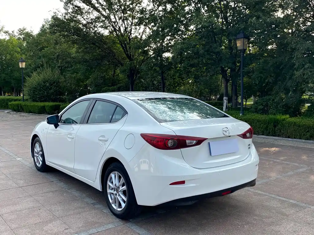 Mazda 3 Axela 2016