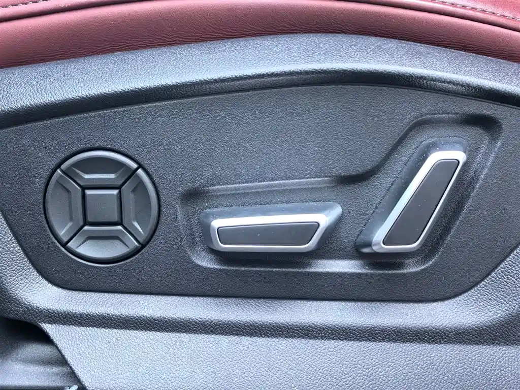 Audi SQ7 2024 — фото 28