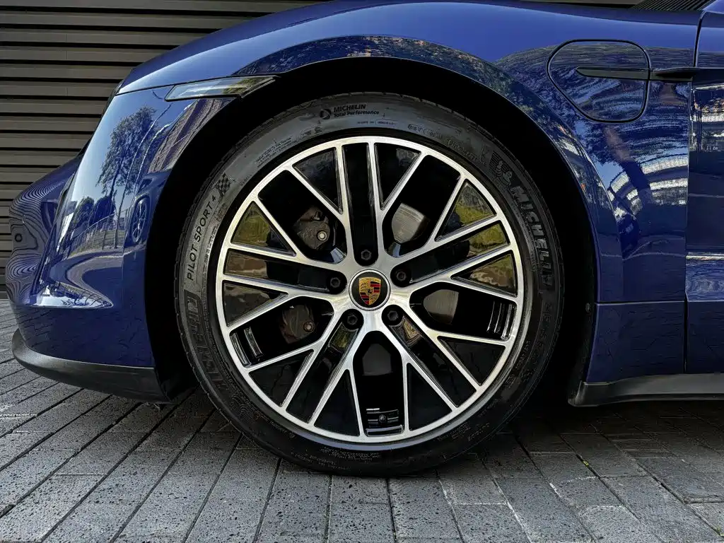 Porsche Taycan 2021 — фото 11