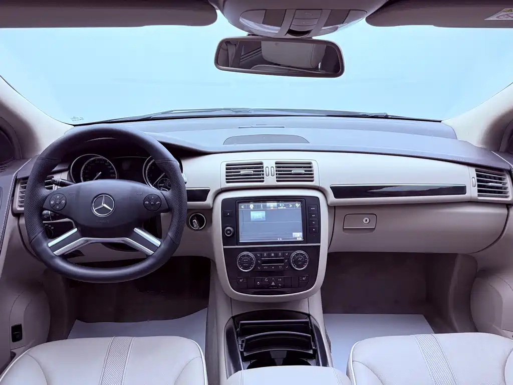 Mercedes-Benz R-Class 2017 — фото 15