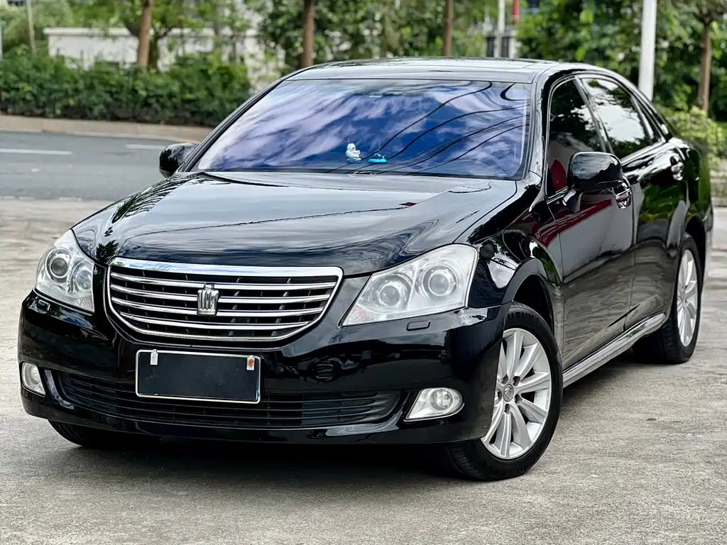Toyota Crown 2011 — фото 1