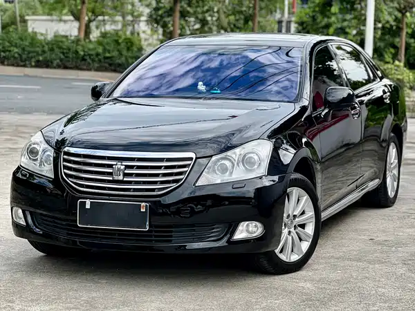 Toyota Crown 2011