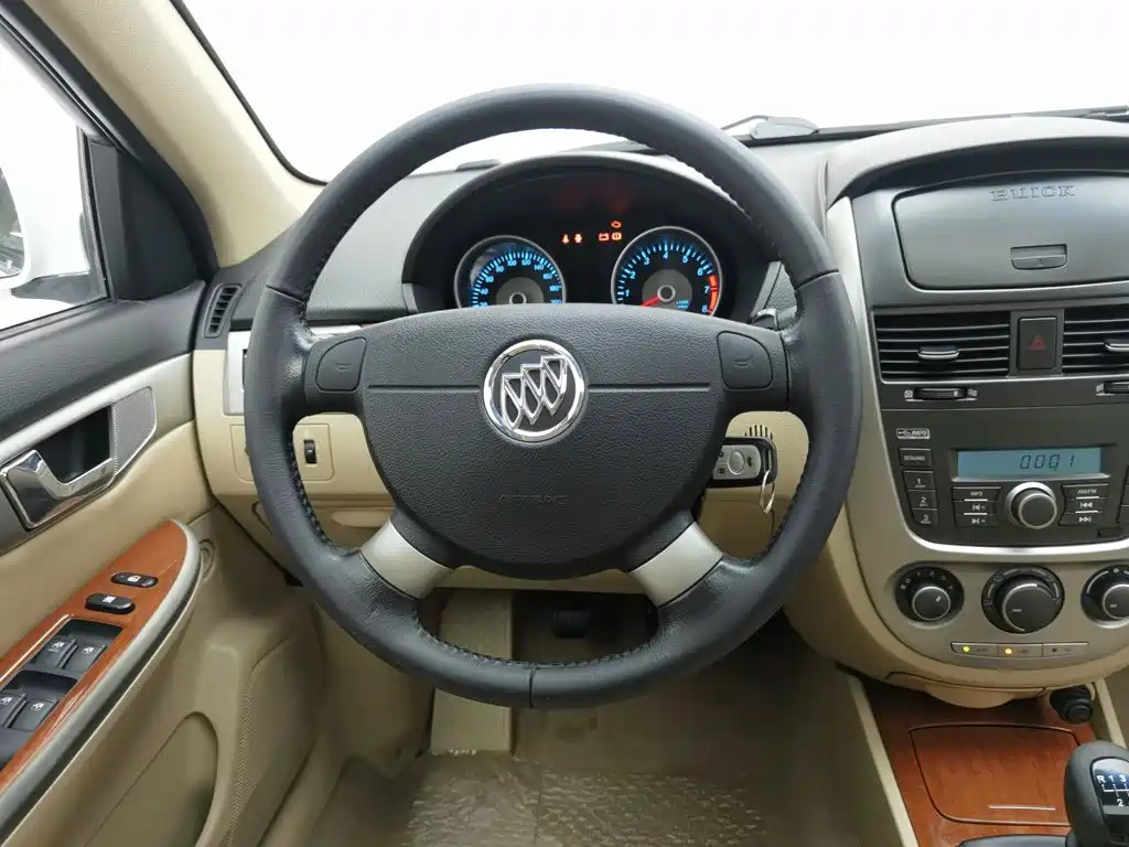 Buick Excelle 2013 — фото 11