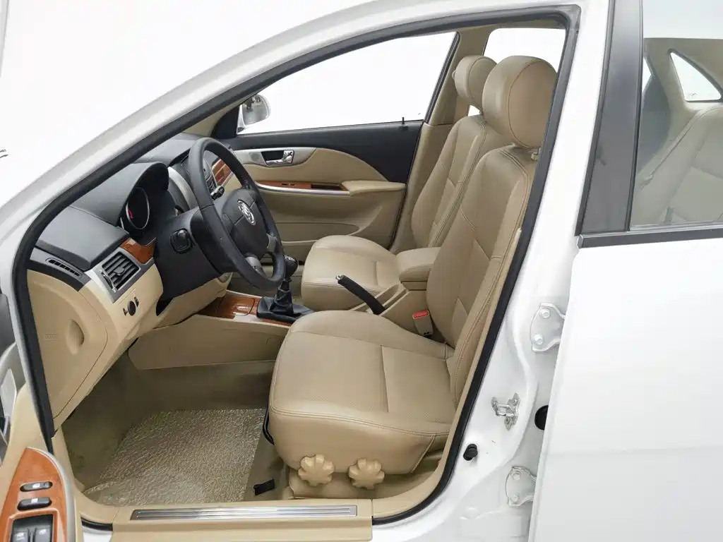 Buick Excelle 2013 — фото 10
