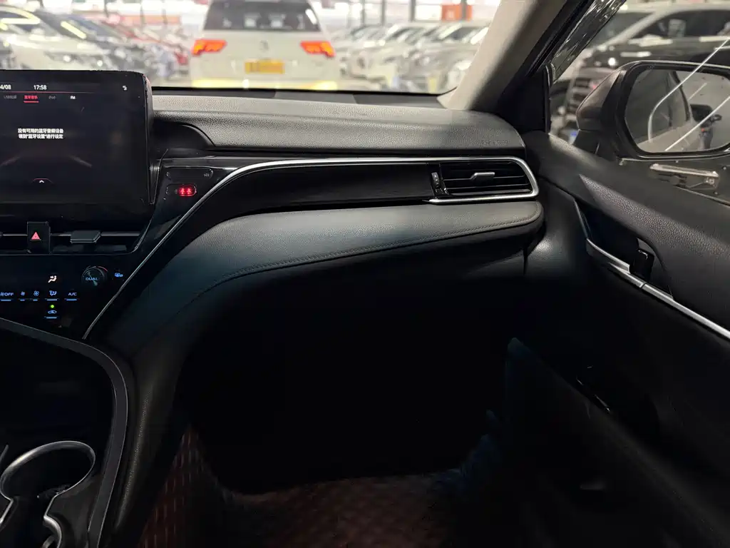 Toyota Camry 2021 — фото 11