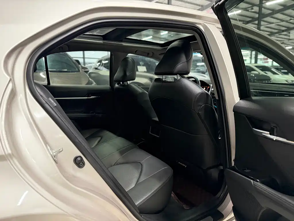Toyota Camry 2021 — фото 15