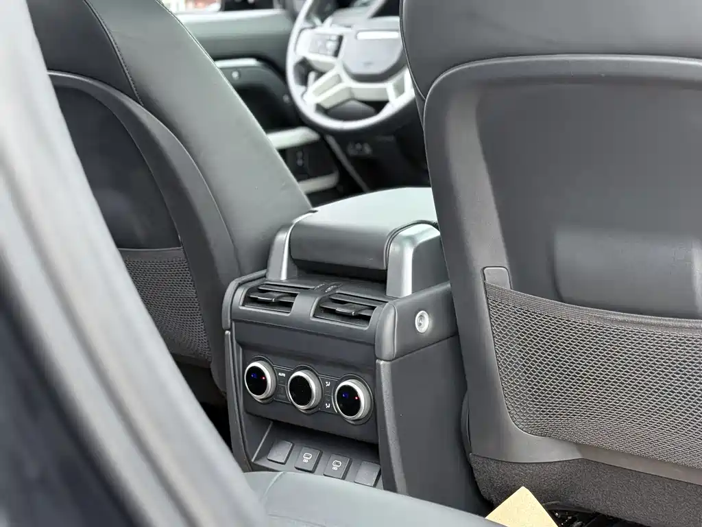Land Rover Defender 2024 — фото 19