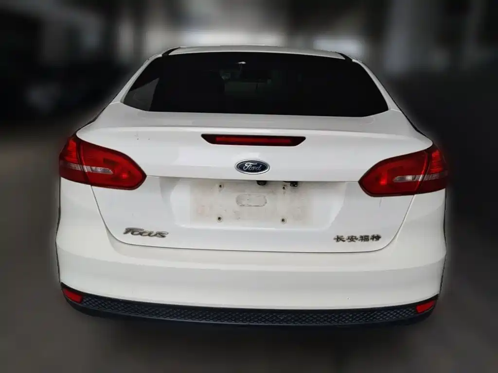 Ford Focus 2017 — фото 10