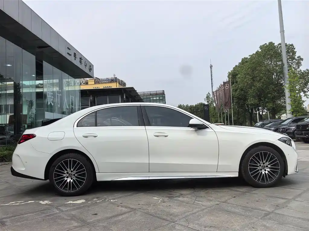 Mercedes-Benz C-Class 2024