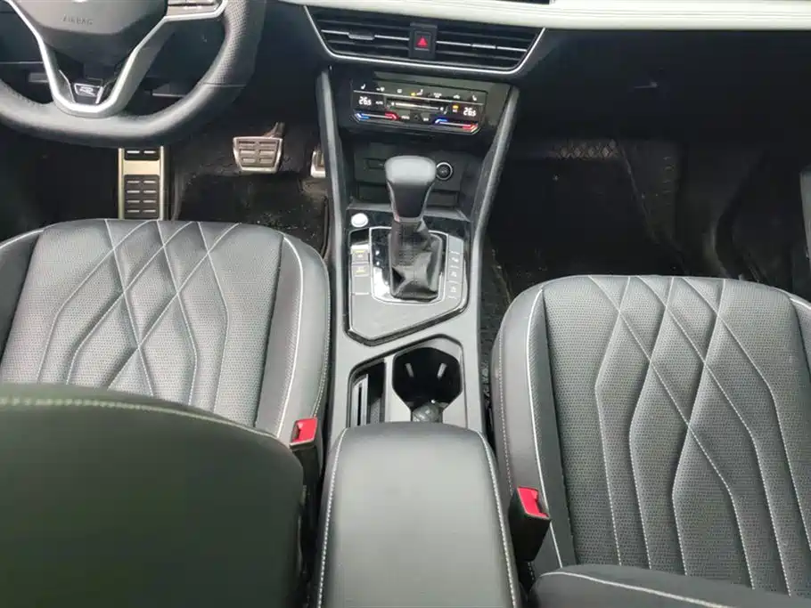Volkswagen Tiguan L 2023 — фото 16