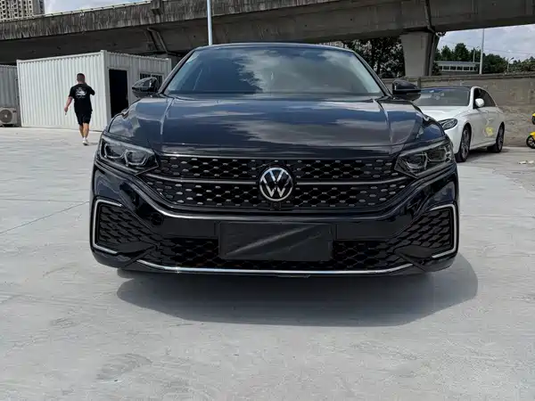 Volkswagen Passat 2025
