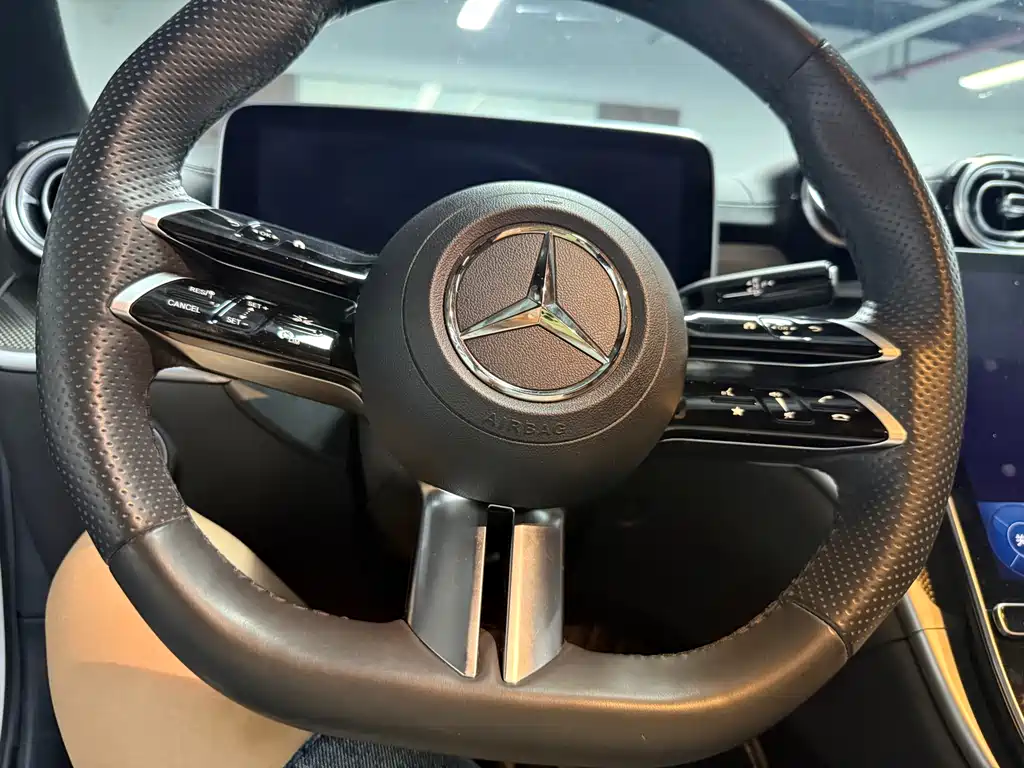 Mercedes-Benz C-Class 2023 — фото 3