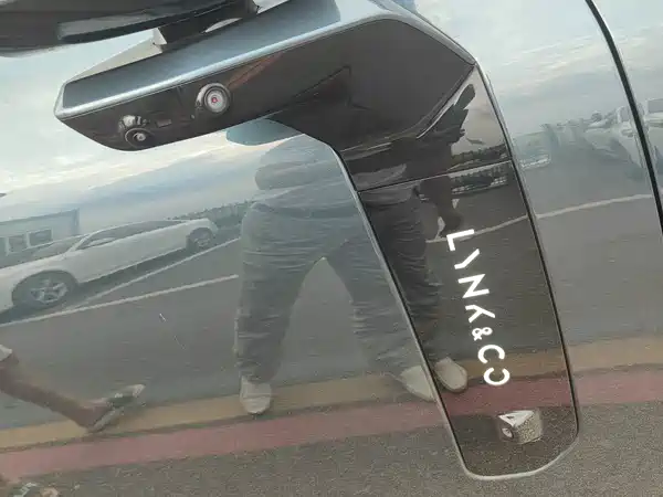 Lynk & Co 900 2025