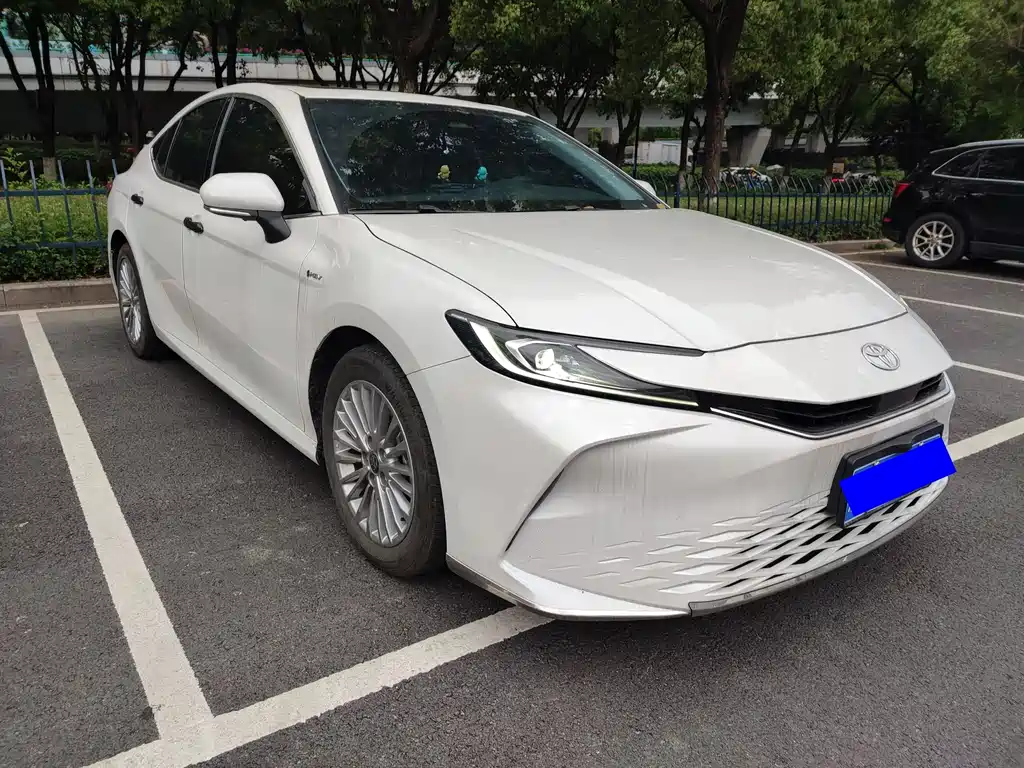 Toyota Camry 2024 — фото 3