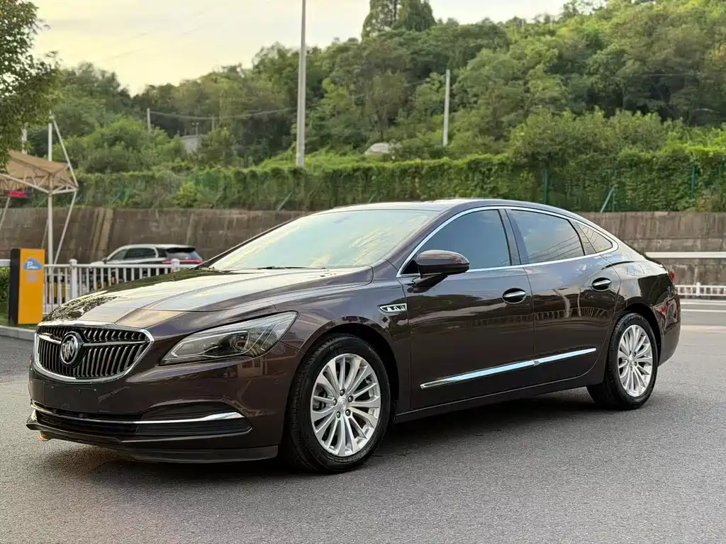 Buick LaCrosse 2018 — фото 1