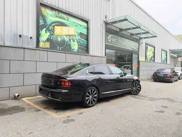 Volvo S90 2025
