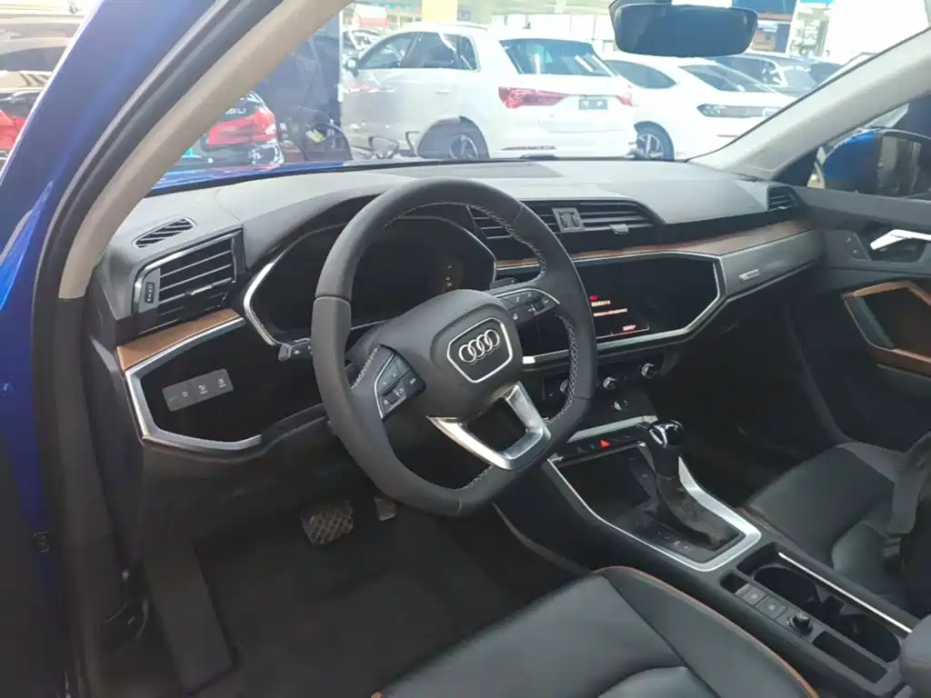 Audi Q3 2022 — фото 10